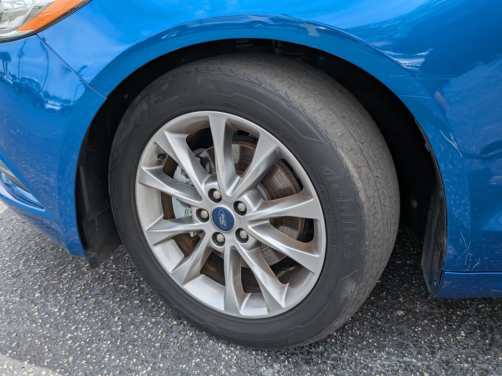 Ford Fusion Vehicle Full-screen Gallery Image 31