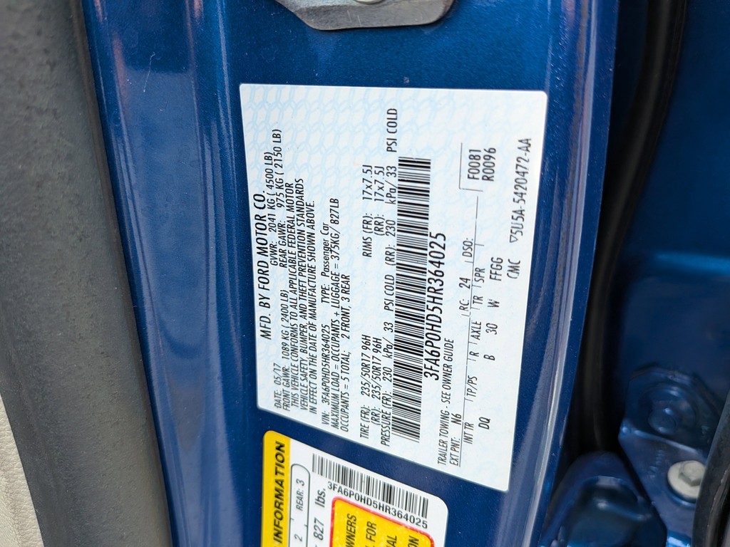 Ford Fusion Vehicle Full-screen Gallery Image 32