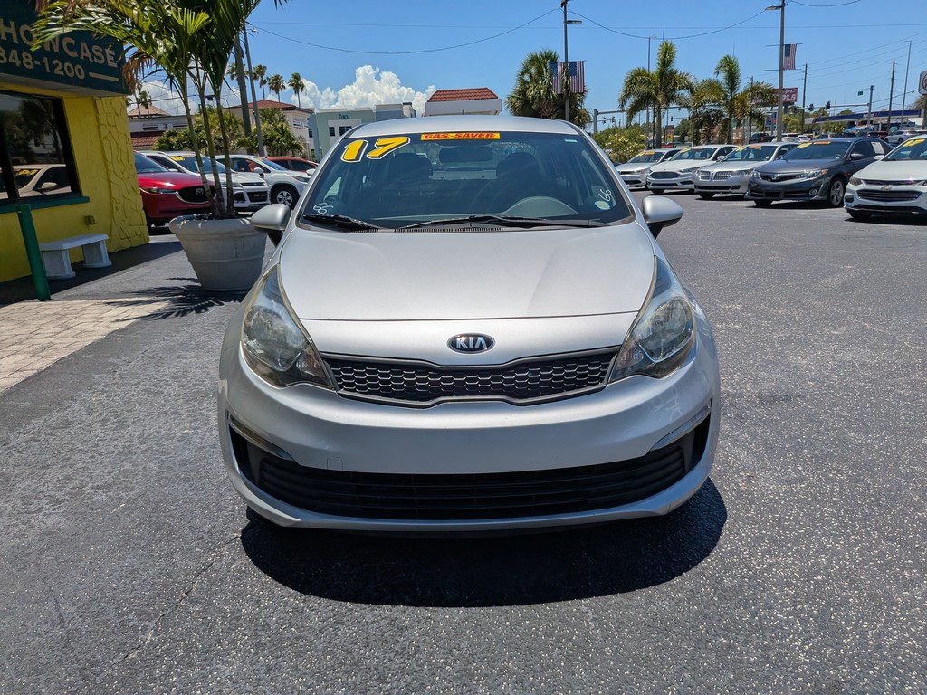 Kia Rio Vehicle Full-screen Gallery Image 05