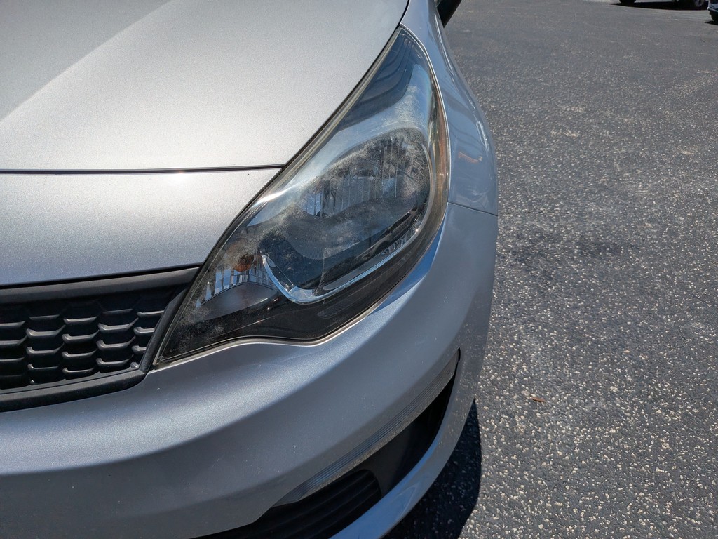 Kia Rio Vehicle Full-screen Gallery Image 06