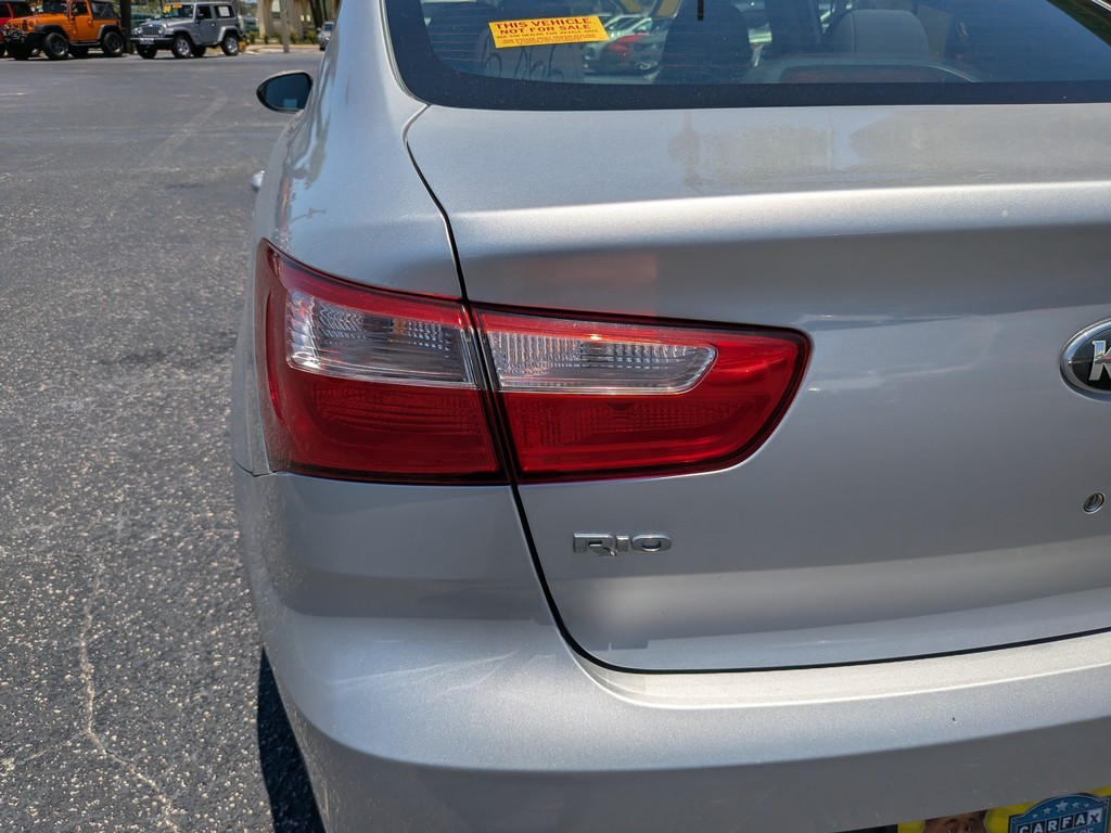 Kia Rio Vehicle Full-screen Gallery Image 07