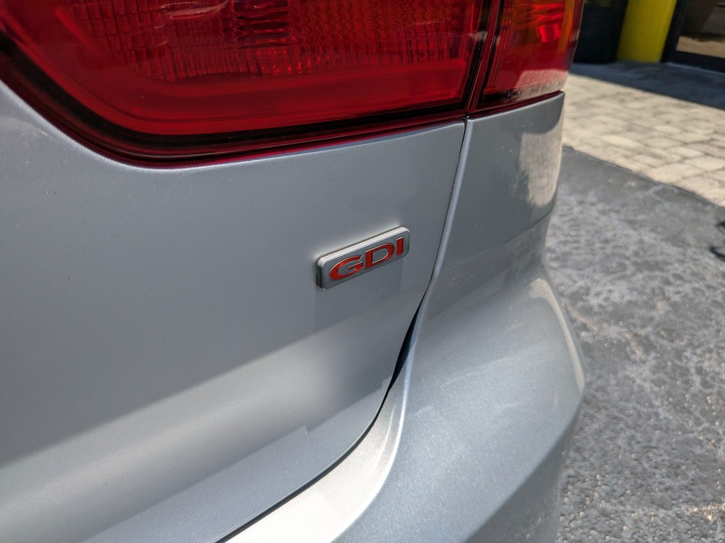 Kia Rio Vehicle Full-screen Gallery Image 08