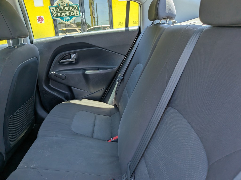 Kia Rio Vehicle Full-screen Gallery Image 13