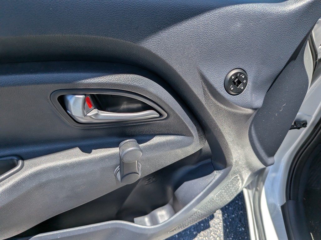 Kia Rio Vehicle Full-screen Gallery Image 14