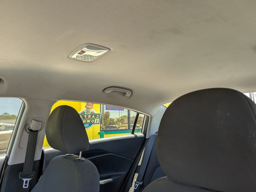 Kia Rio Vehicle Full-screen Gallery Image 16
