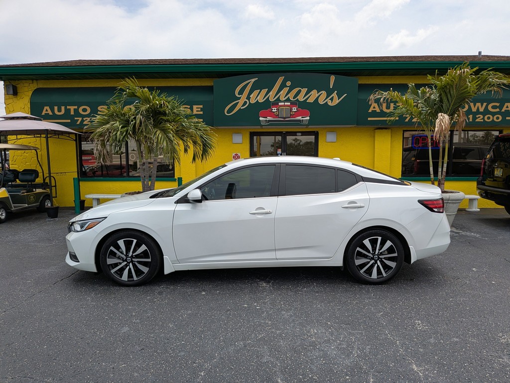 Nissan Sentra Vehicle Full-screen Gallery Image 02