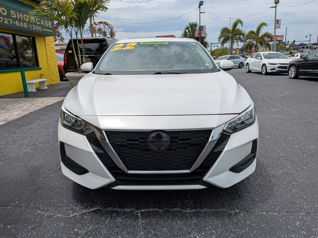 Nissan Sentra Vehicle Full-screen Gallery Image 05