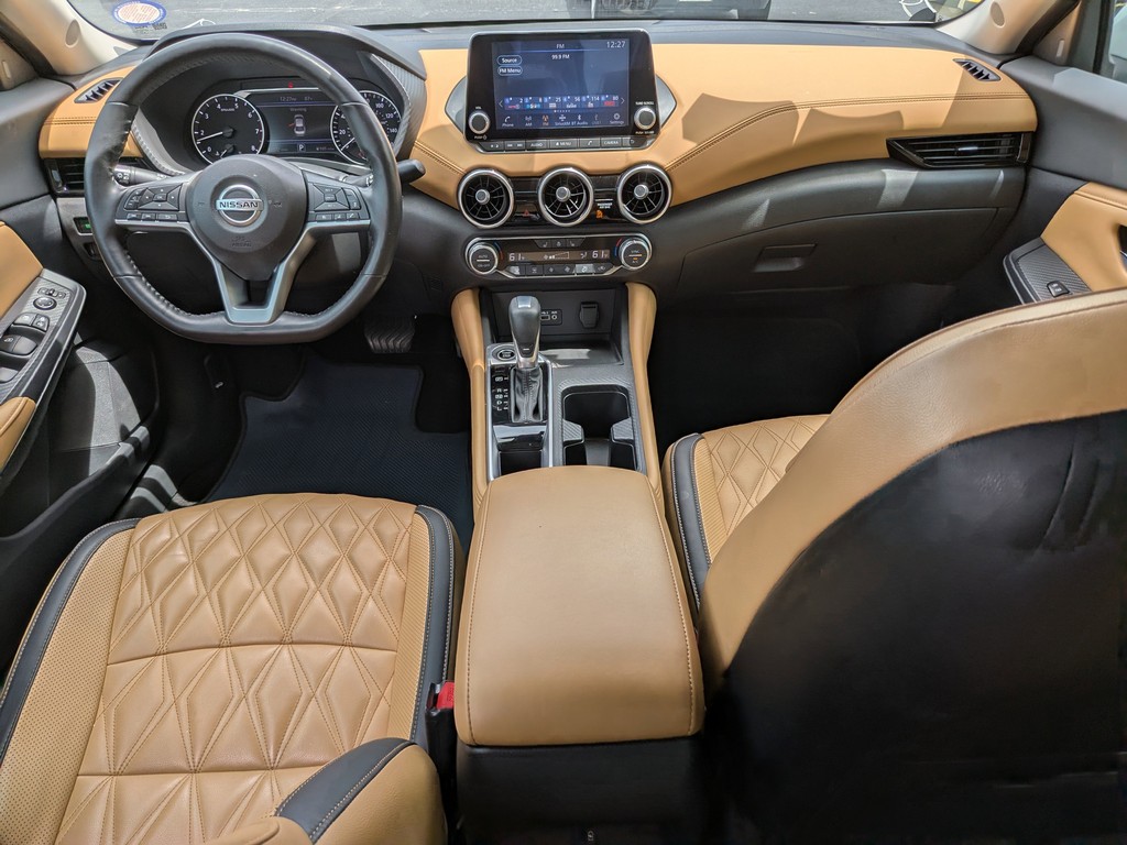 Nissan Sentra Vehicle Full-screen Gallery Image 12