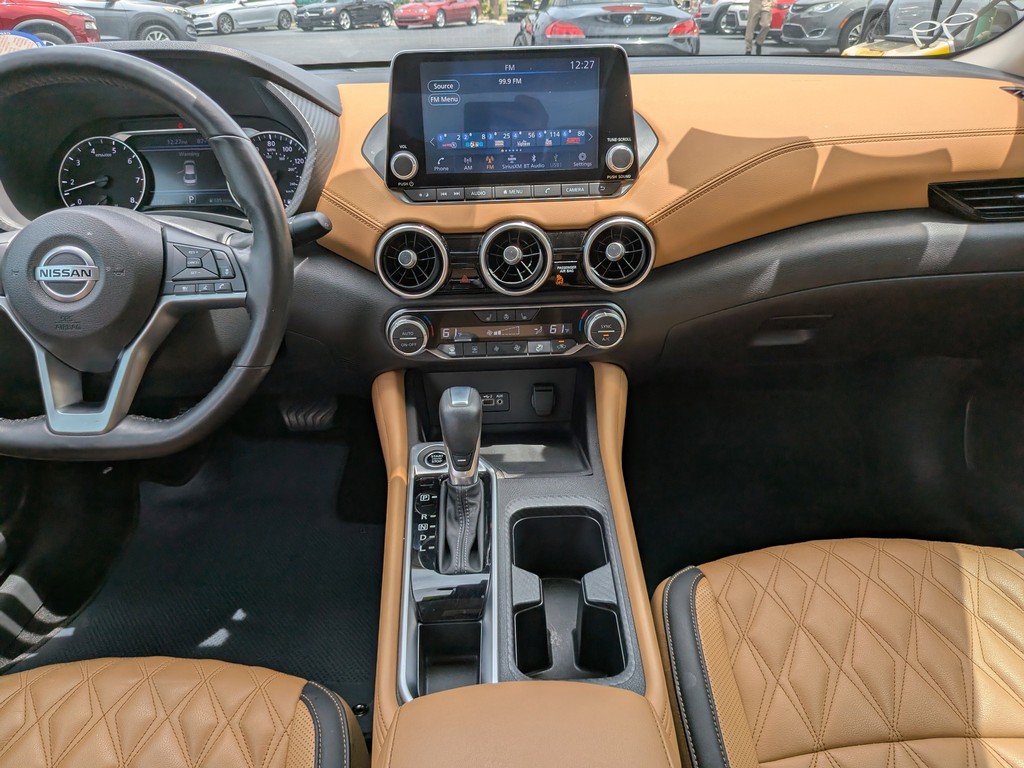 Nissan Sentra Vehicle Full-screen Gallery Image 14