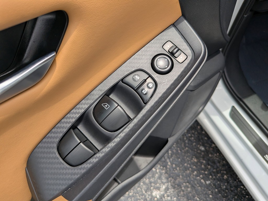 Nissan Sentra Vehicle Full-screen Gallery Image 17