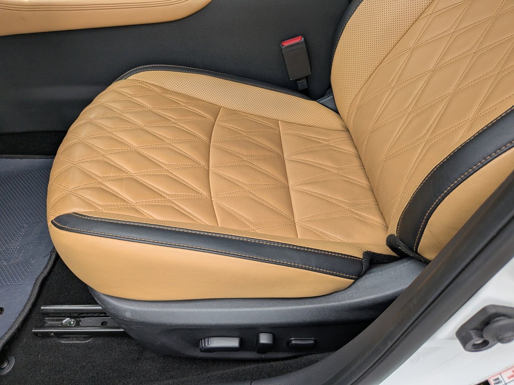 Nissan Sentra Vehicle Full-screen Gallery Image 18