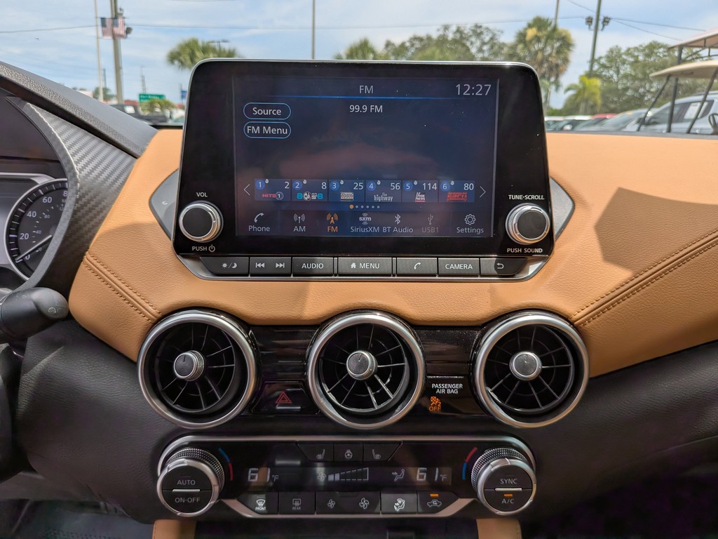 Nissan Sentra Vehicle Full-screen Gallery Image 20