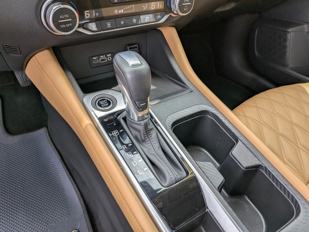 Nissan Sentra Vehicle Full-screen Gallery Image 23