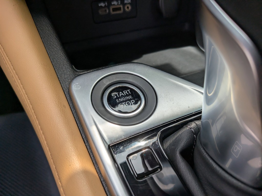 Nissan Sentra Vehicle Full-screen Gallery Image 24