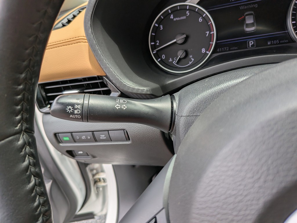 Nissan Sentra Vehicle Full-screen Gallery Image 29