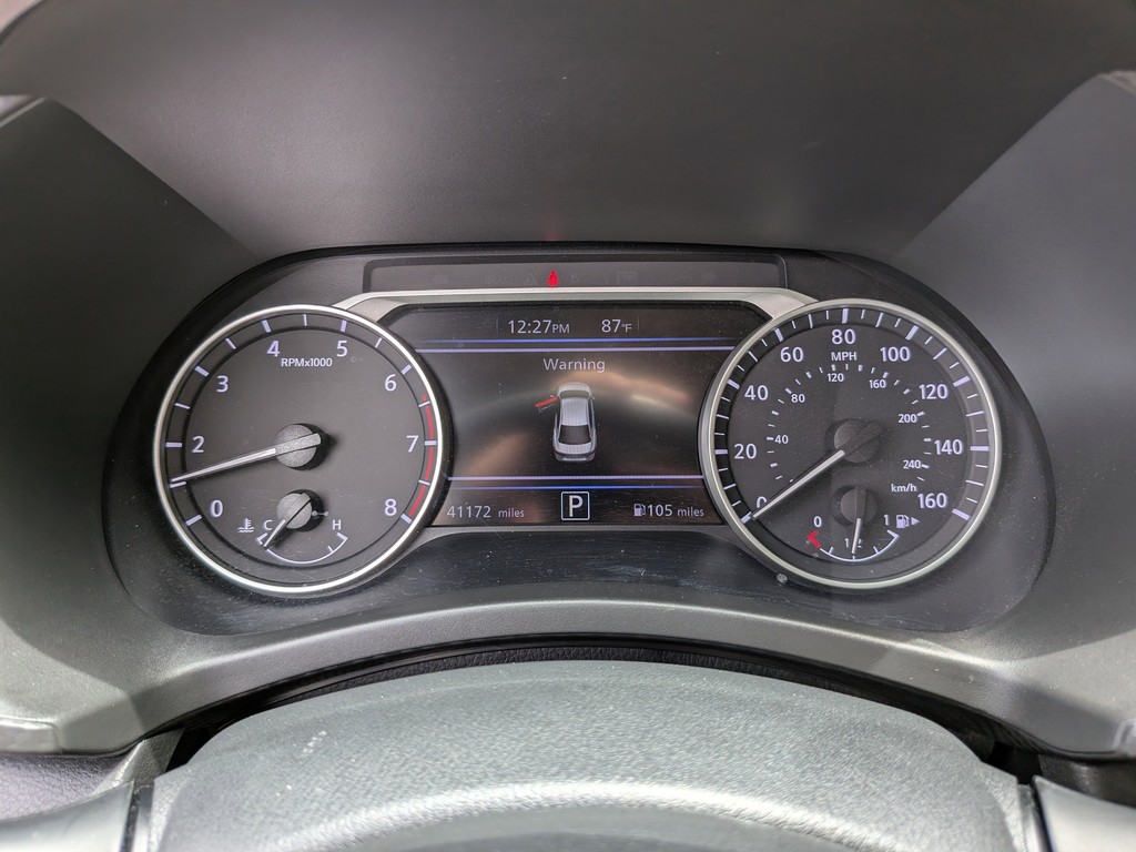 Nissan Sentra Vehicle Full-screen Gallery Image 31