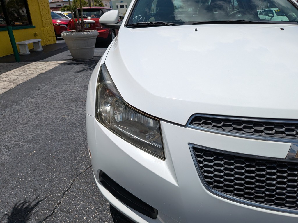 Chevrolet Cruze Vehicle Full-screen Gallery Image 06