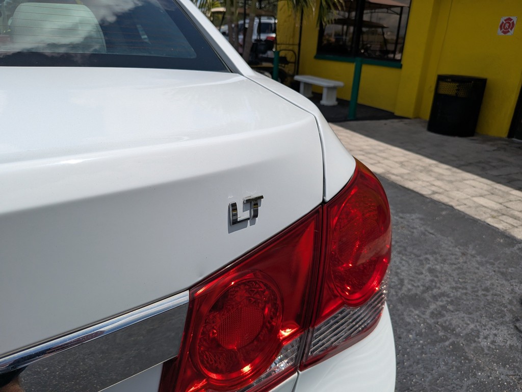 Chevrolet Cruze Vehicle Full-screen Gallery Image 08