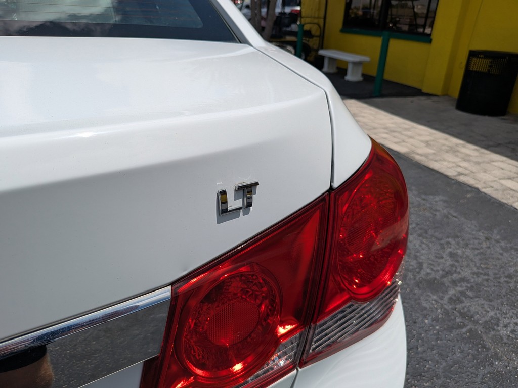 Chevrolet Cruze Vehicle Full-screen Gallery Image 09