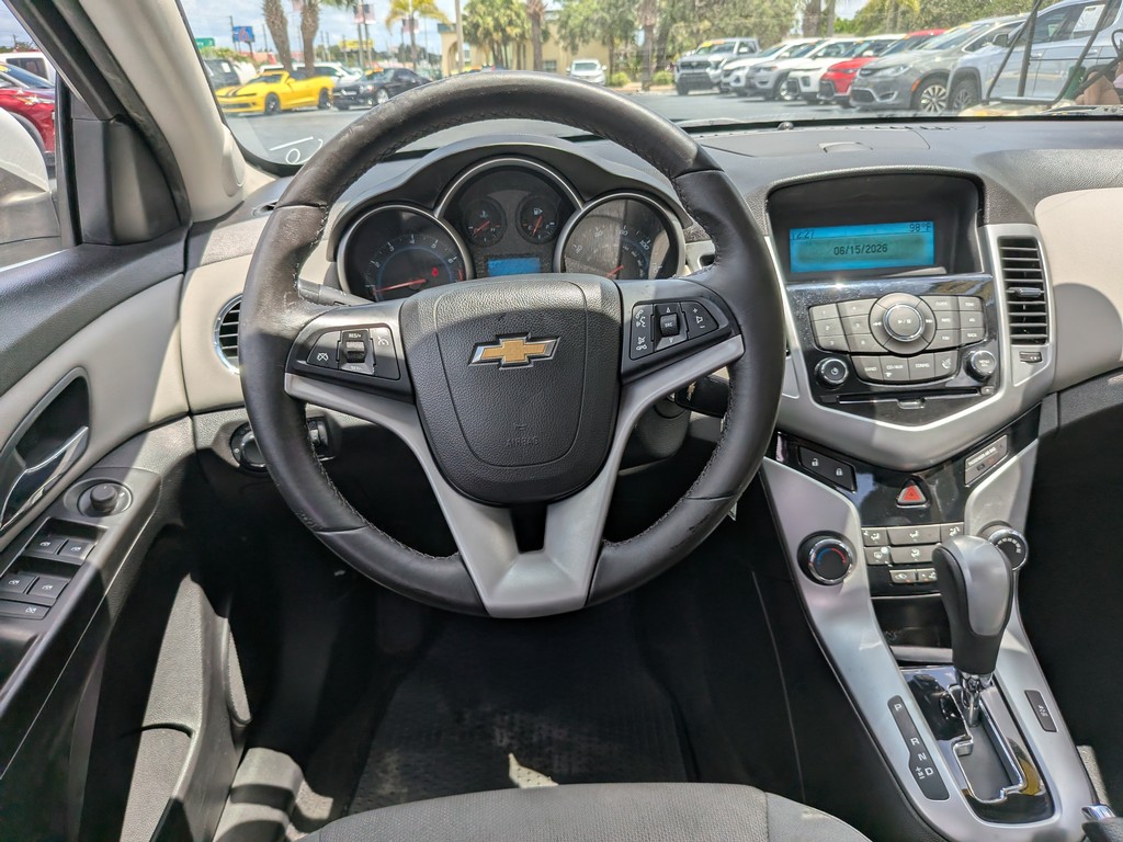 Chevrolet Cruze Vehicle Full-screen Gallery Image 11