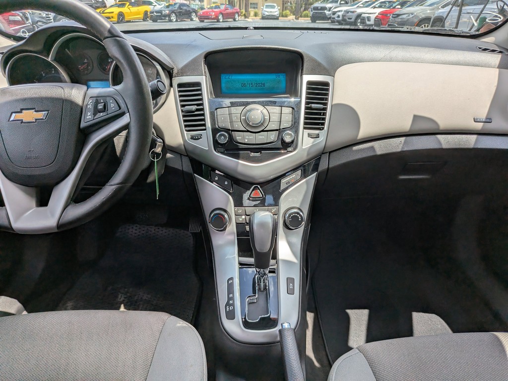 Chevrolet Cruze Vehicle Full-screen Gallery Image 12