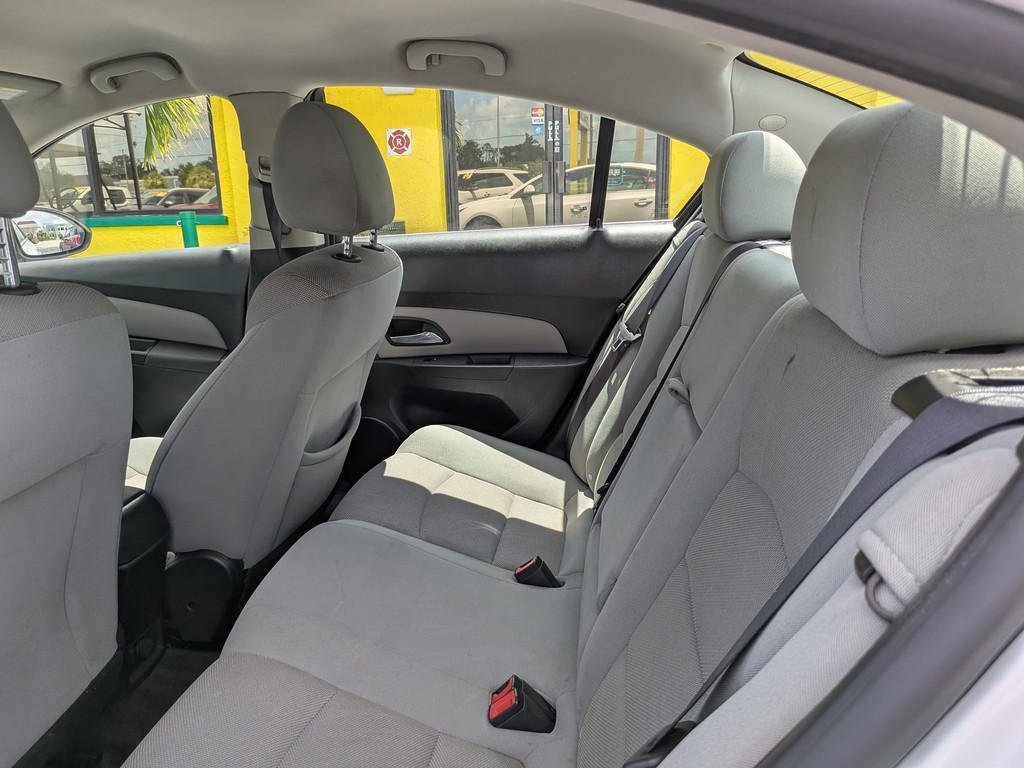 Chevrolet Cruze Vehicle Full-screen Gallery Image 14
