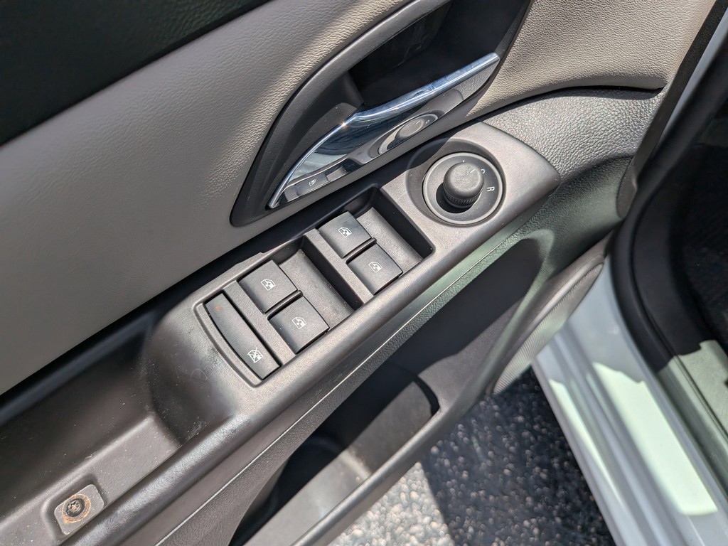 Chevrolet Cruze Vehicle Full-screen Gallery Image 15