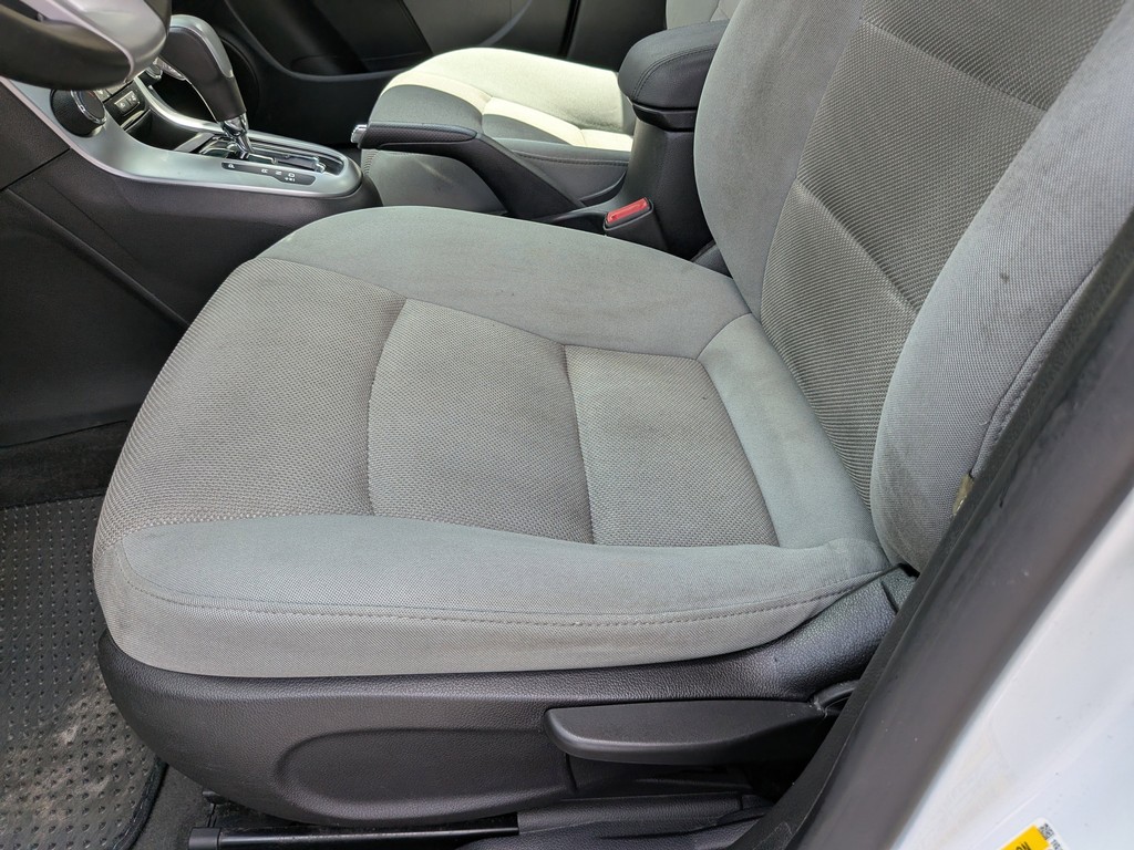 Chevrolet Cruze Vehicle Full-screen Gallery Image 16