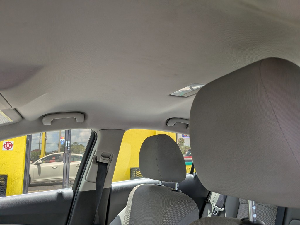 Chevrolet Cruze Vehicle Full-screen Gallery Image 17