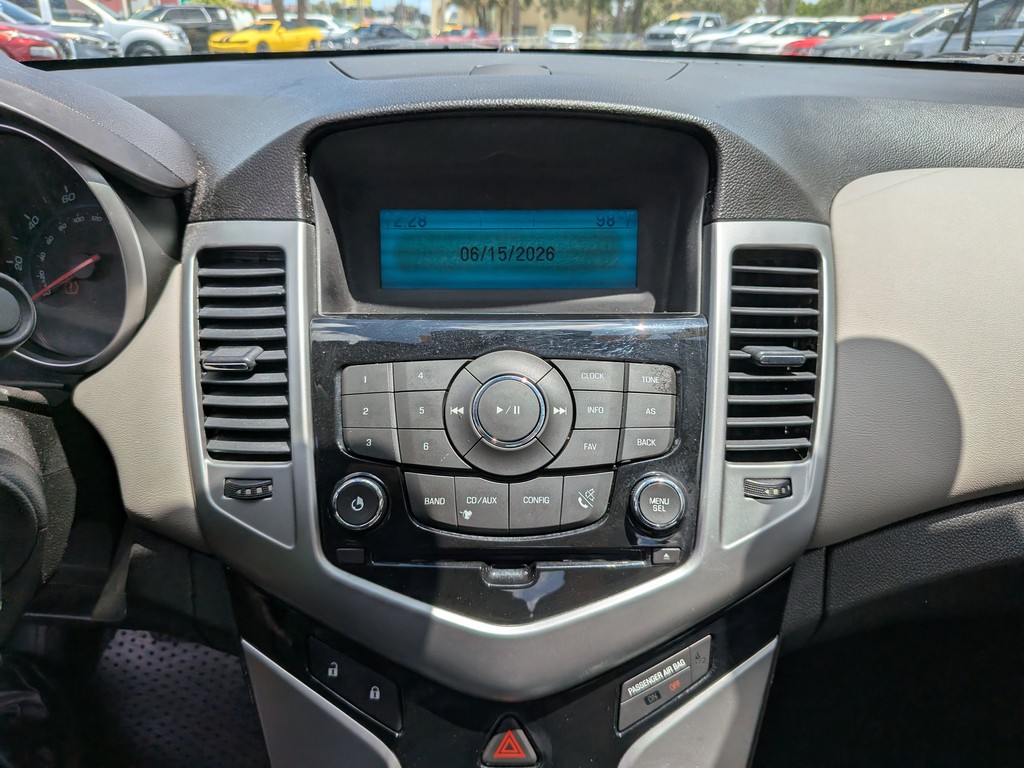 Chevrolet Cruze Vehicle Full-screen Gallery Image 18