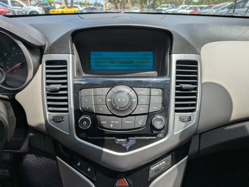 Chevrolet Cruze Vehicle Full-screen Gallery Image 19