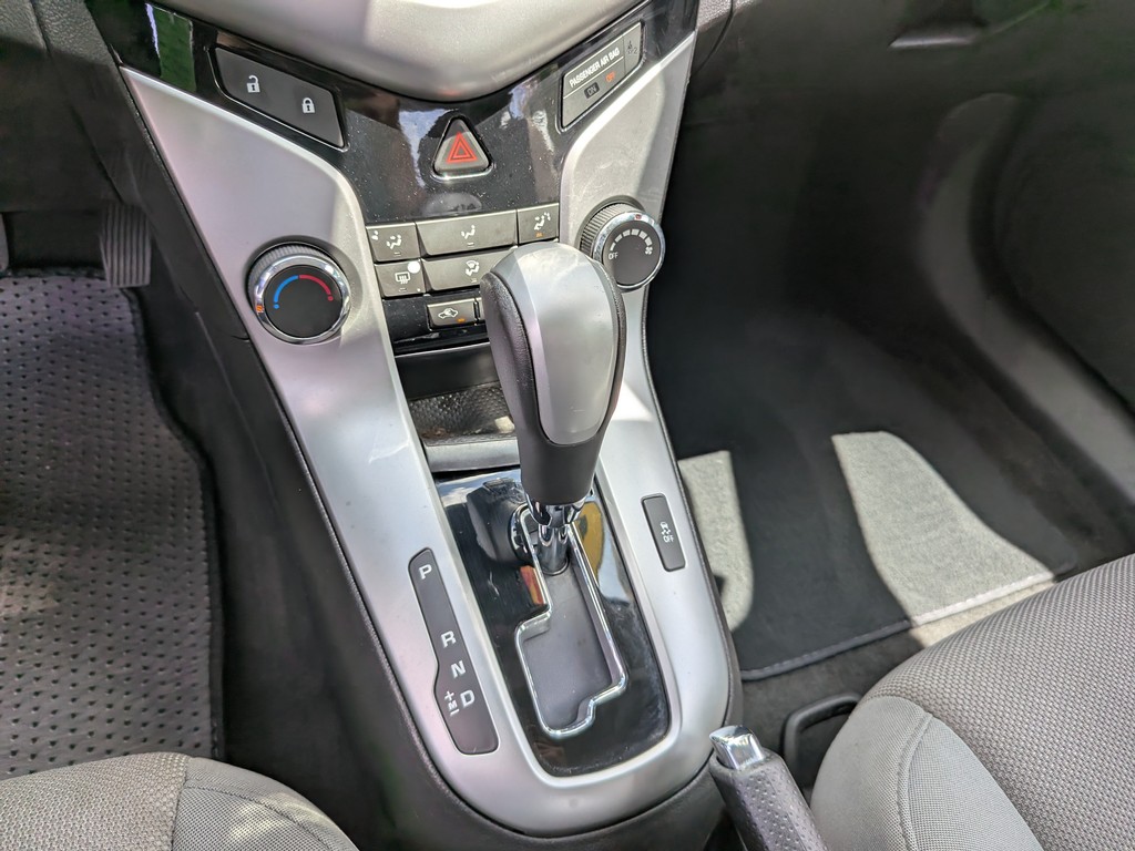Chevrolet Cruze Vehicle Full-screen Gallery Image 21