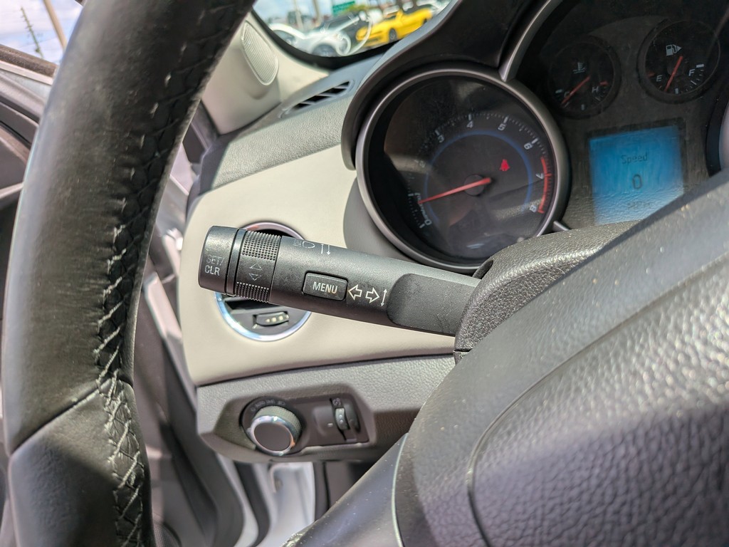 Chevrolet Cruze Vehicle Full-screen Gallery Image 26