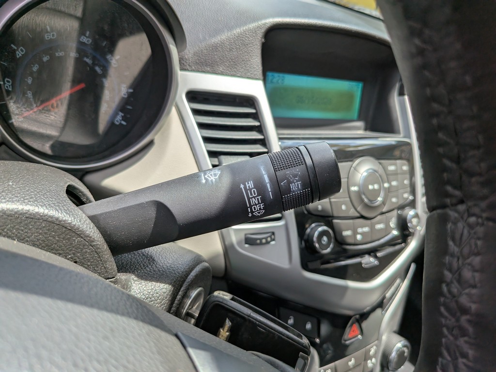 Chevrolet Cruze Vehicle Full-screen Gallery Image 27