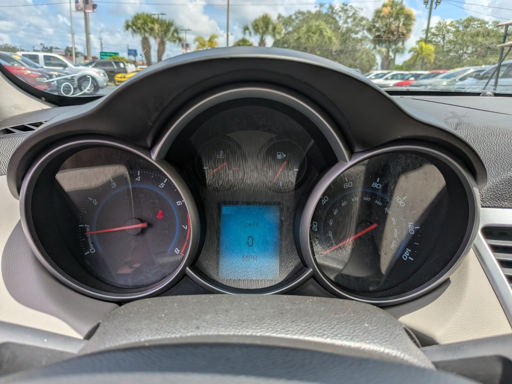 Chevrolet Cruze Vehicle Full-screen Gallery Image 28