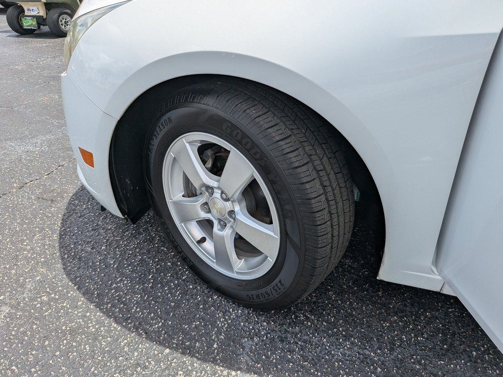 Chevrolet Cruze Vehicle Full-screen Gallery Image 30
