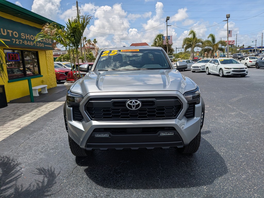 Toyota Tacoma 4WD Vehicle Full-screen Gallery Image 05