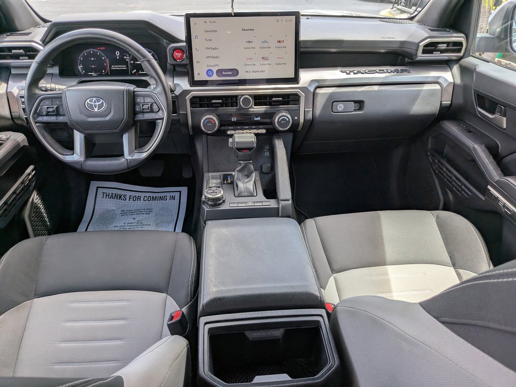 Toyota Tacoma 4WD Vehicle Full-screen Gallery Image 12