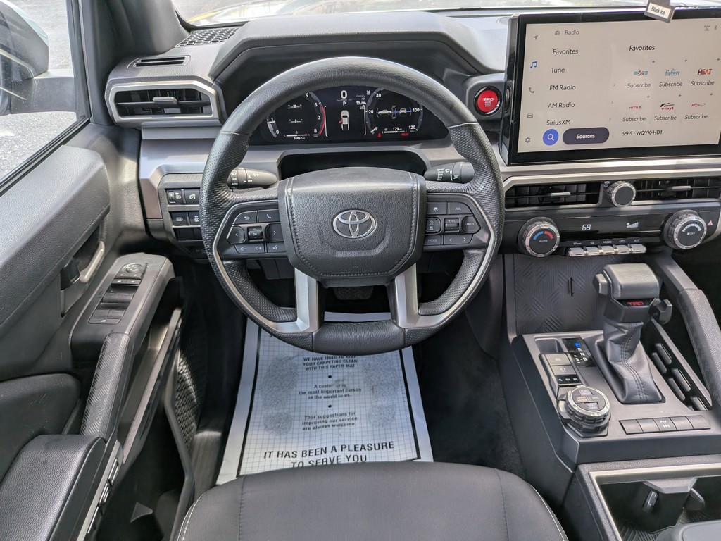 Toyota Tacoma 4WD Vehicle Full-screen Gallery Image 13