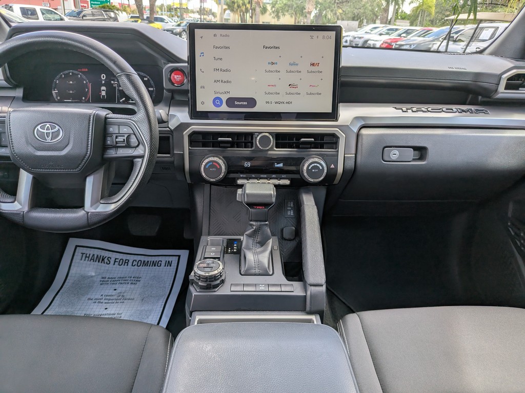 Toyota Tacoma 4WD Vehicle Full-screen Gallery Image 14
