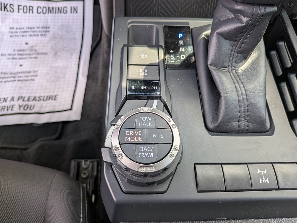 Toyota Tacoma 4WD Vehicle Full-screen Gallery Image 24