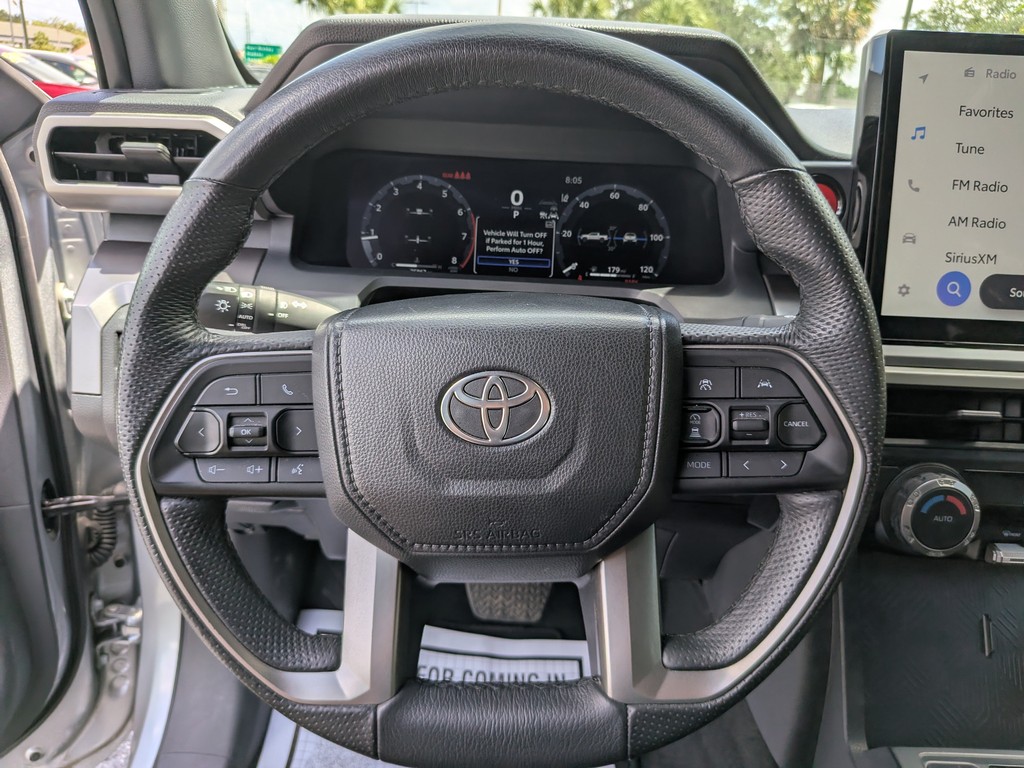Toyota Tacoma 4WD Vehicle Full-screen Gallery Image 27