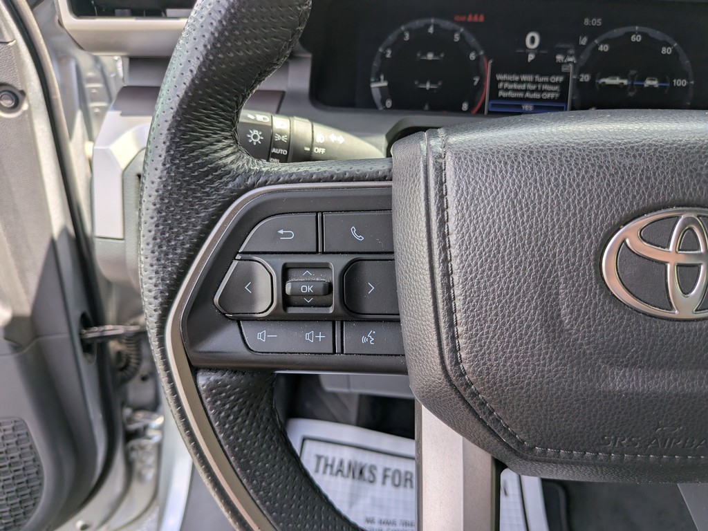Toyota Tacoma 4WD Vehicle Full-screen Gallery Image 28
