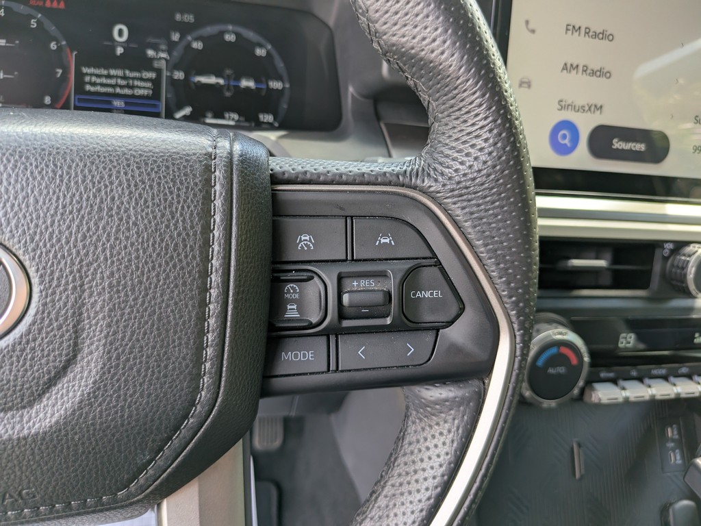Toyota Tacoma 4WD Vehicle Full-screen Gallery Image 29
