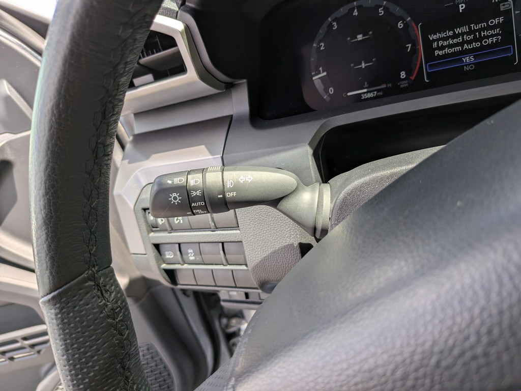 Toyota Tacoma 4WD Vehicle Full-screen Gallery Image 30