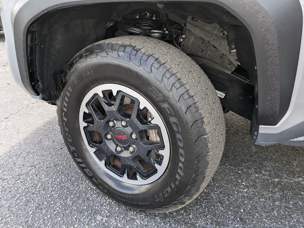 Toyota Tacoma 4WD Vehicle Full-screen Gallery Image 34
