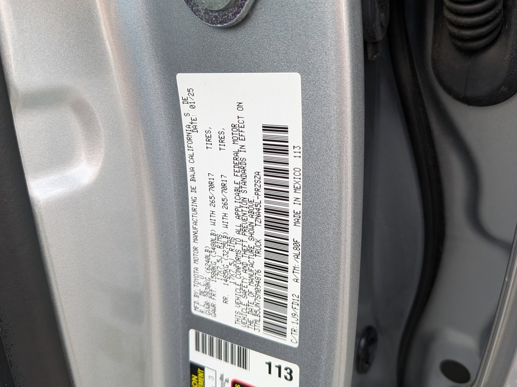 Toyota Tacoma 4WD Vehicle Full-screen Gallery Image 35