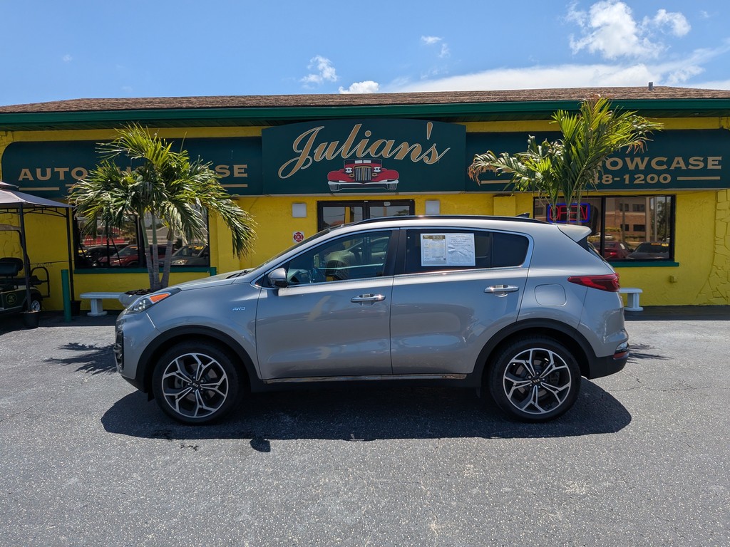 Kia Sportage Vehicle Full-screen Gallery Image 02