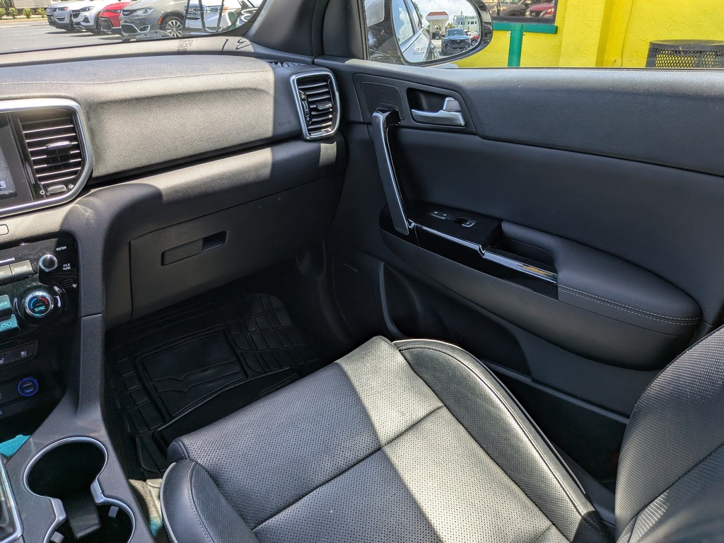 Kia Sportage Vehicle Full-screen Gallery Image 13