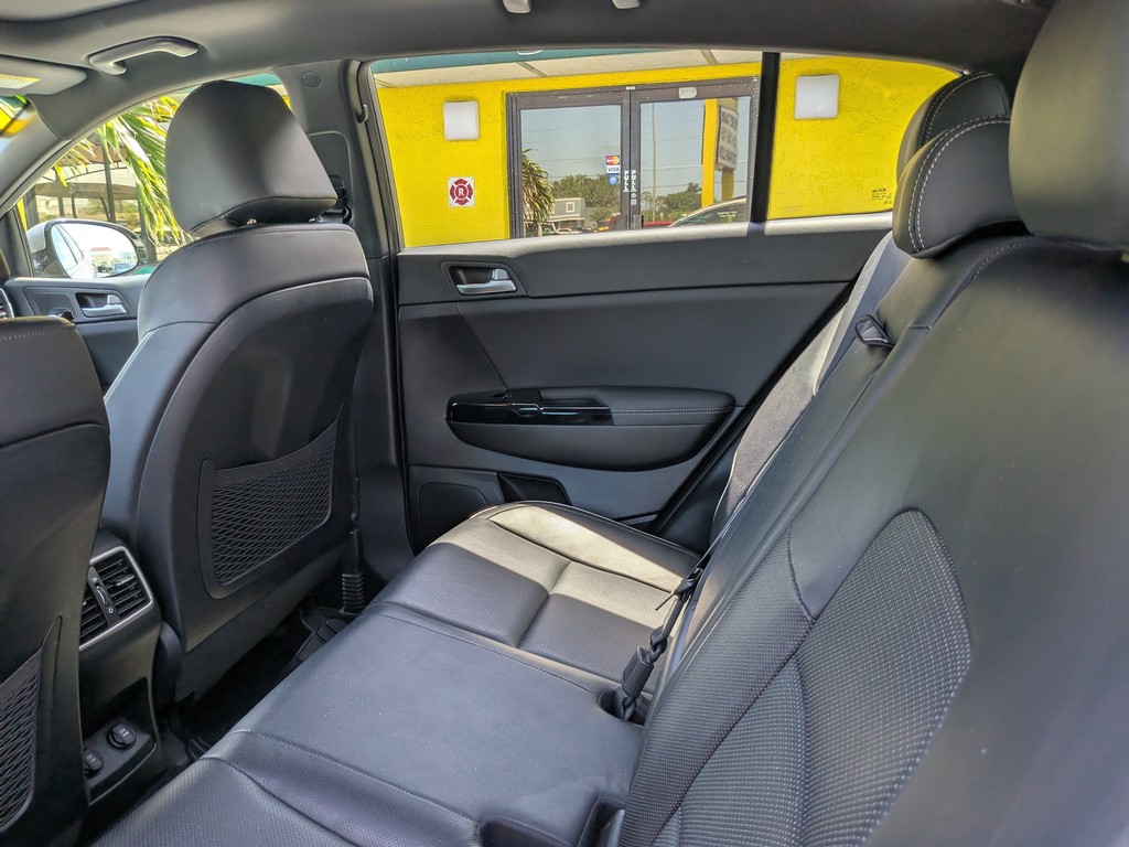 Kia Sportage Vehicle Full-screen Gallery Image 14